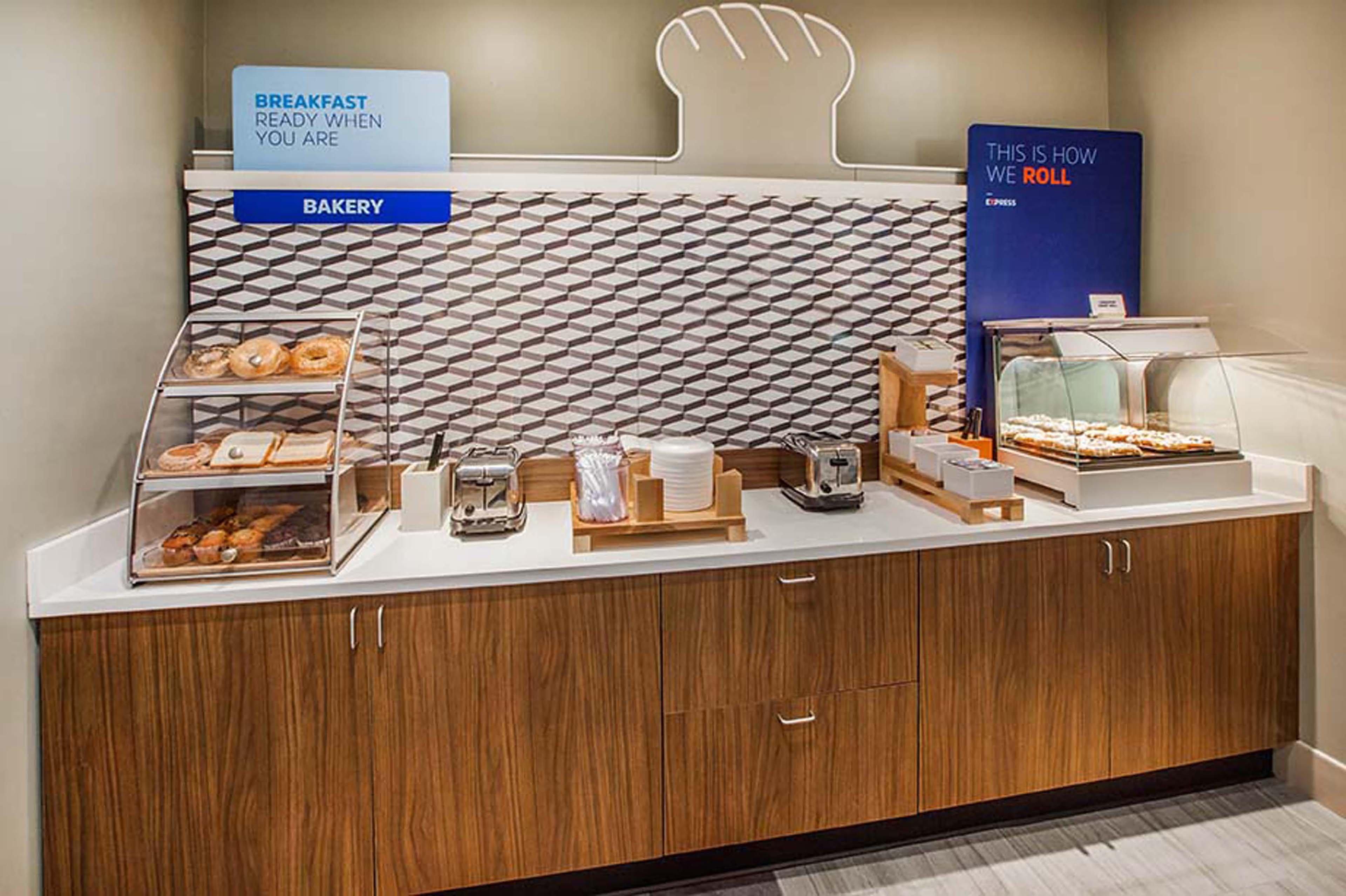 Holiday Inn Express Quebec City-Sainte Foy By Ihg Exterior photo